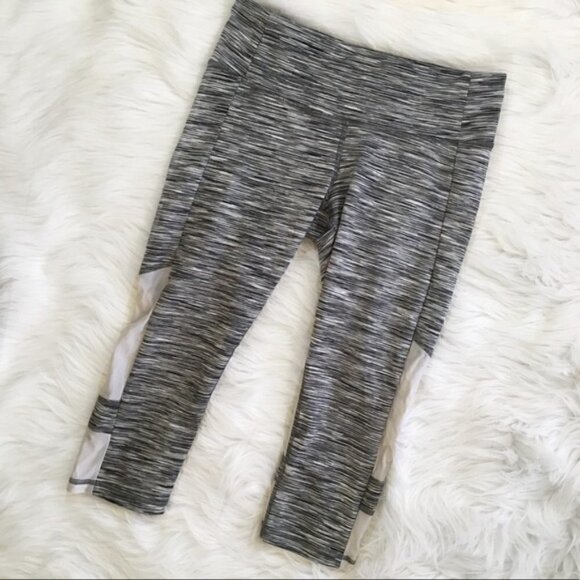 ALO Yoga Leggings M Oasis Capri in White Space Dye /White Athletic Athleisure - Picture 4 of 16